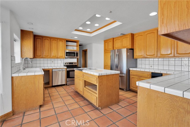 8381 White Road, Phelan CA: https://media.crmls.org/medias/196842cb-c7fb-49c8-b8ed-1857ab9f7c2c.jpg