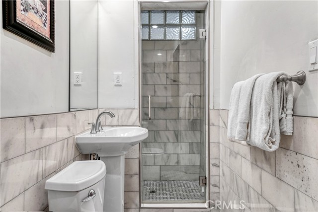 102 Bonito Avenue, Long Beach CA: https://media.crmls.org/medias/1968501f-2eb7-498d-86a0-b41771da093c.jpg