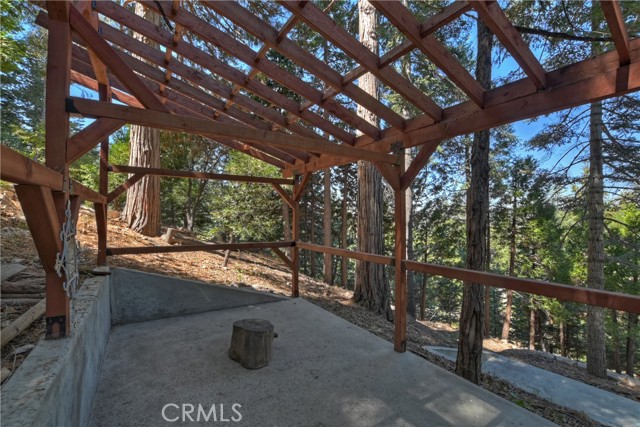 28545 Wabash Drive, Lake Arrowhead CA: https://media.crmls.org/medias/196876a0-c828-48c6-b829-7bcc135d7aaf.jpg