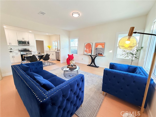 Detail Gallery Image 4 of 22 For 423 E Adams, Santa Ana,  CA 92707 - 4 Beds | 2 Baths