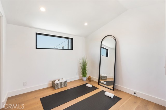Detail Gallery Image 38 of 64 For 521 1/2 Iris Ave, Corona Del Mar,  CA 92625 - 2 Beds | 2/1 Baths