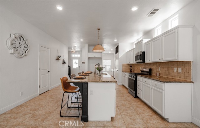 Detail Gallery Image 14 of 38 For 2027 W Babcock, Visalia,  CA 93291 - 4 Beds | 2/1 Baths