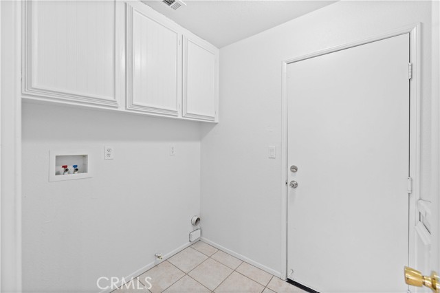 Detail Gallery Image 10 of 29 For 39221 Chantilly Ln, Palmdale,  CA 93551 - 5 Beds | 4 Baths