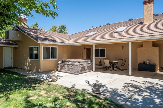 2056 W Avenue O, Palmdale CA: https://media.crmls.org/medias/19695f5b-7e44-4c6a-abd3-466494b61c77.jpg