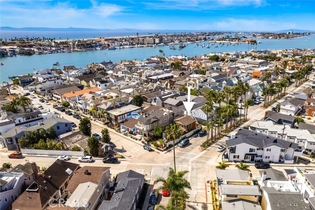 Detail Gallery Image 18 of 19 For 135 Turquoise, Newport Beach,  CA 92662 - 4 Beds | 2 Baths