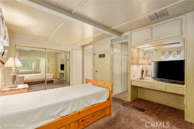 2692 Highland Avenue, Highland CA: https://media.crmls.org/medias/1969cbc4-1c5a-46c7-a344-8909a6a7da58.jpg