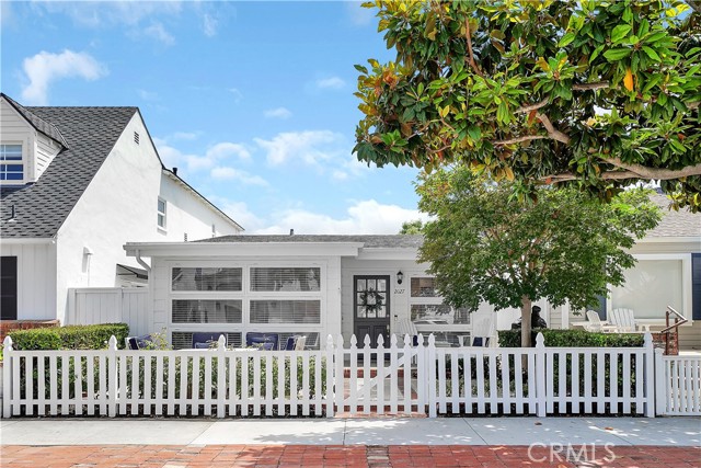 Detail Gallery Image 1 of 25 For 2027 Miramar Dr, Newport Beach,  CA 92661 - 2 Beds | 1/1 Baths