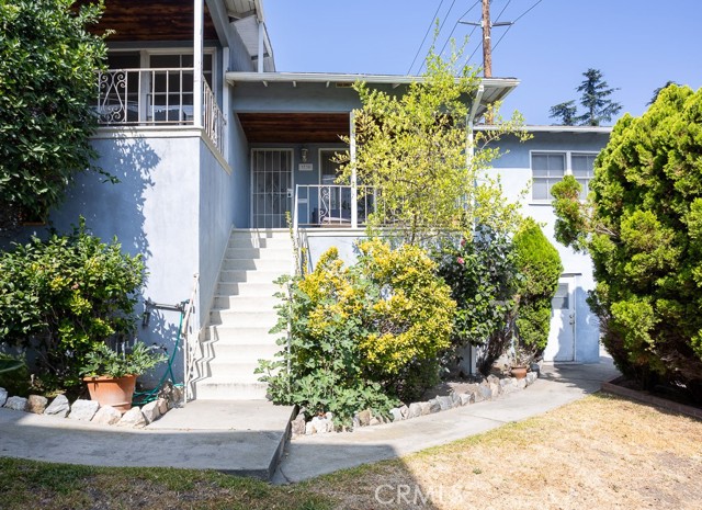 Detail Gallery Image 4 of 61 For 3735 Arbolada, Los Angeles,  CA 90027 - – Beds | – Baths