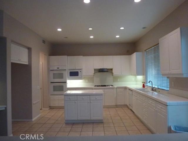 23261 Castle Rock, Mission Viejo CA: https://media.crmls.org/medias/196b5994-1989-4eac-b914-38dbdbba94ab.jpg