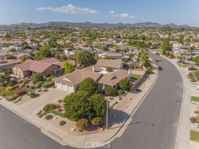 42133 Wagon Wheel Lane, Murrieta CA: https://media.crmls.org/medias/196c8031-6f87-4898-a6bf-94269cc5dd31.jpg