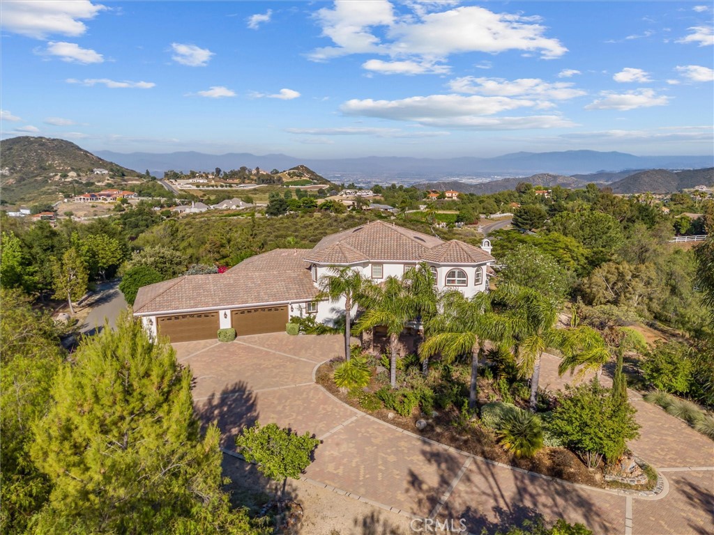 21100 Paseo Montana
