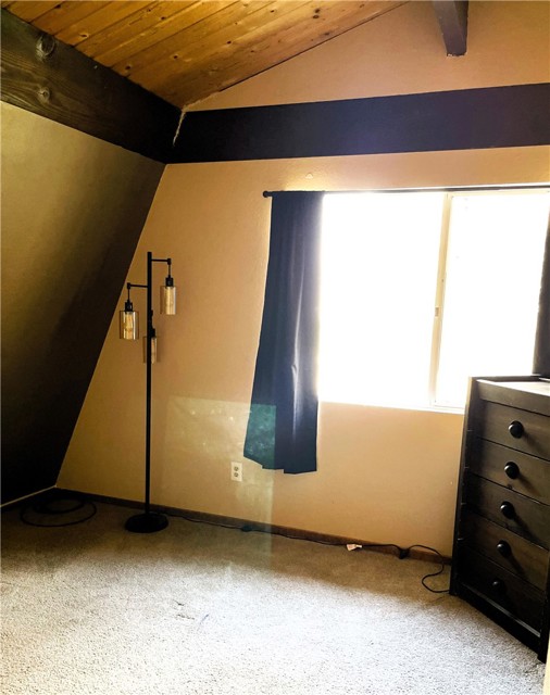 2401 Fir Drive, Running Springs CA: https://media.crmls.org/medias/196cf6ff-b13b-4523-9b8d-8ec20ad65b6f.jpg
