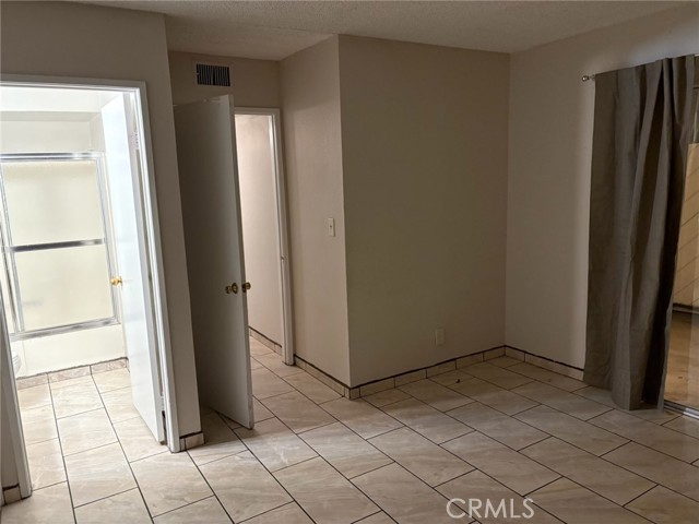 Master Bedroom (Balcony Access)