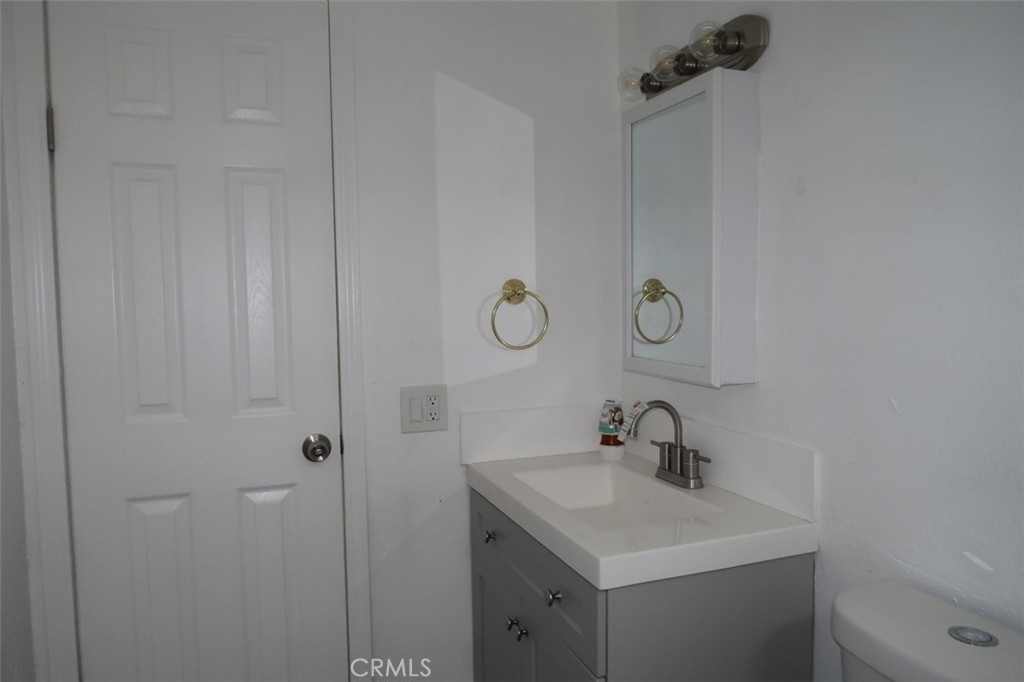 https://media.crmls.org/medias/196d3b68-6d01-4925-a86c-b31255a0851d.jpg?preset=X-Large