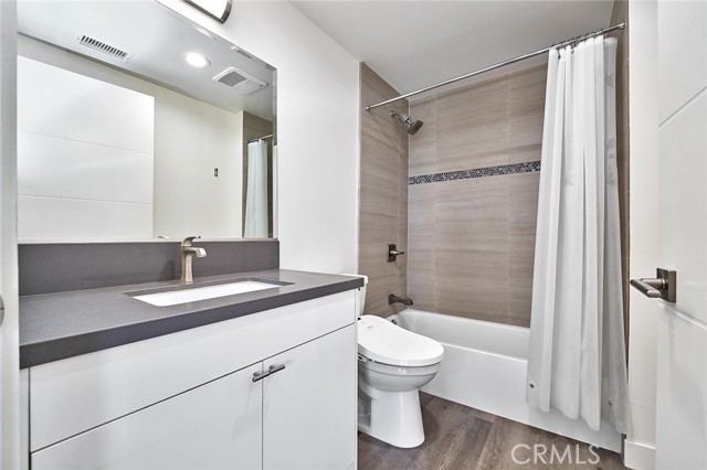 900 S Kenmore Avenue, Los Angeles CA: https://media.crmls.org/medias/196eb6ec-017c-4fc2-be27-259e03c9a432.jpg