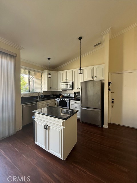 Detail Gallery Image 4 of 29 For 10591 Lakeside Dr #198,  Garden Grove,  CA 92840 - 2 Beds | 2 Baths