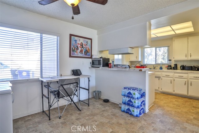 Detail Gallery Image 10 of 40 For 14247 Canterbury Dr, Victorville,  CA 92395 - 2 Beds | 2 Baths