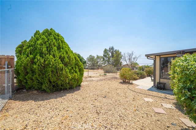 13745 Bel Air Drive, Victorville CA: https://media.crmls.org/medias/1970997b-8ee6-4a7d-9a31-4199e9f1186b.jpg