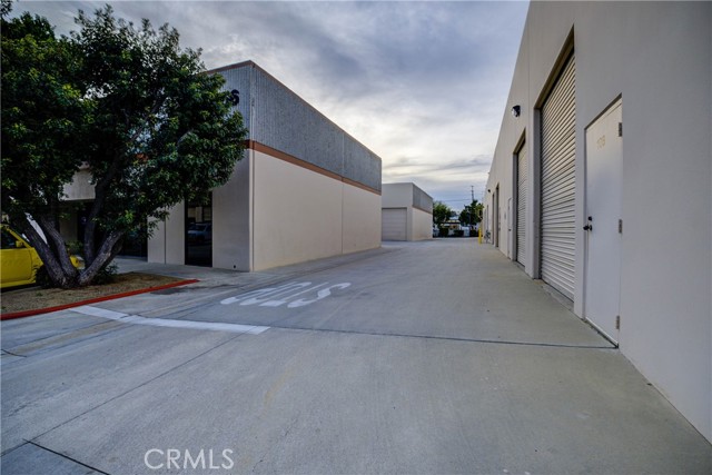 21352 Nordhoff Street, Chatsworth (los Angeles), California 91311, ,Commercial Sale,For Sale,21352 Nordhoff Street,CRSR24012963