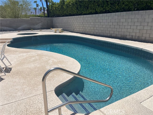 2605 N Kitty Hawk Drive, Palm Springs CA: https://media.crmls.org/medias/1971ee7d-9e9f-43f6-bd4b-bdce11431386.jpg