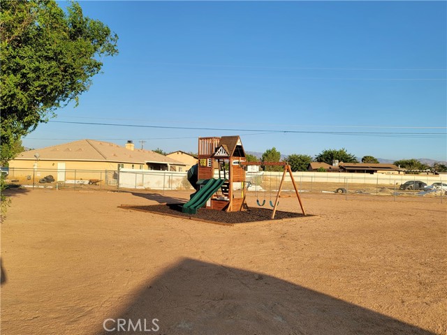 21291 Ramona Avenue, Apple Valley CA: https://media.crmls.org/medias/19723e4a-2eec-4453-a829-5def95173346.jpg