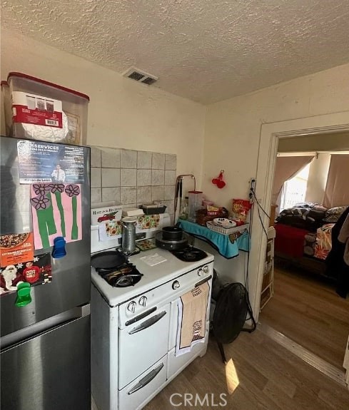5102 Ithaca Avenue, Los Angeles CA: https://media.crmls.org/medias/19731938-b54a-4df5-a434-0d3e8eb13595.jpg