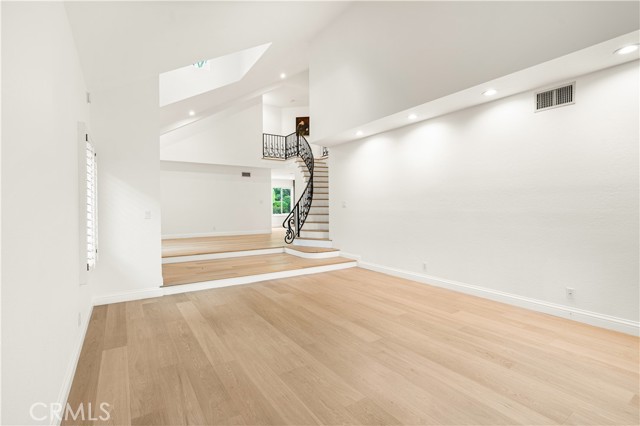 Detail Gallery Image 3 of 23 For 5503 Hartglen Pl, Agoura Hills,  CA 91301 - 5 Beds | 3 Baths