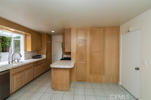 Detail Gallery Image 11 of 39 For 27845 Hawthorne Bld, Rancho Palos Verdes,  CA 90275 - 3 Beds | 2 Baths