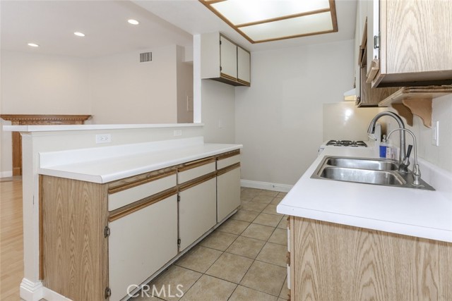 620 N 6th Street, Burbank CA: https://media.crmls.org/medias/1973ed0d-14c2-46b8-8144-e7488d276141.jpg