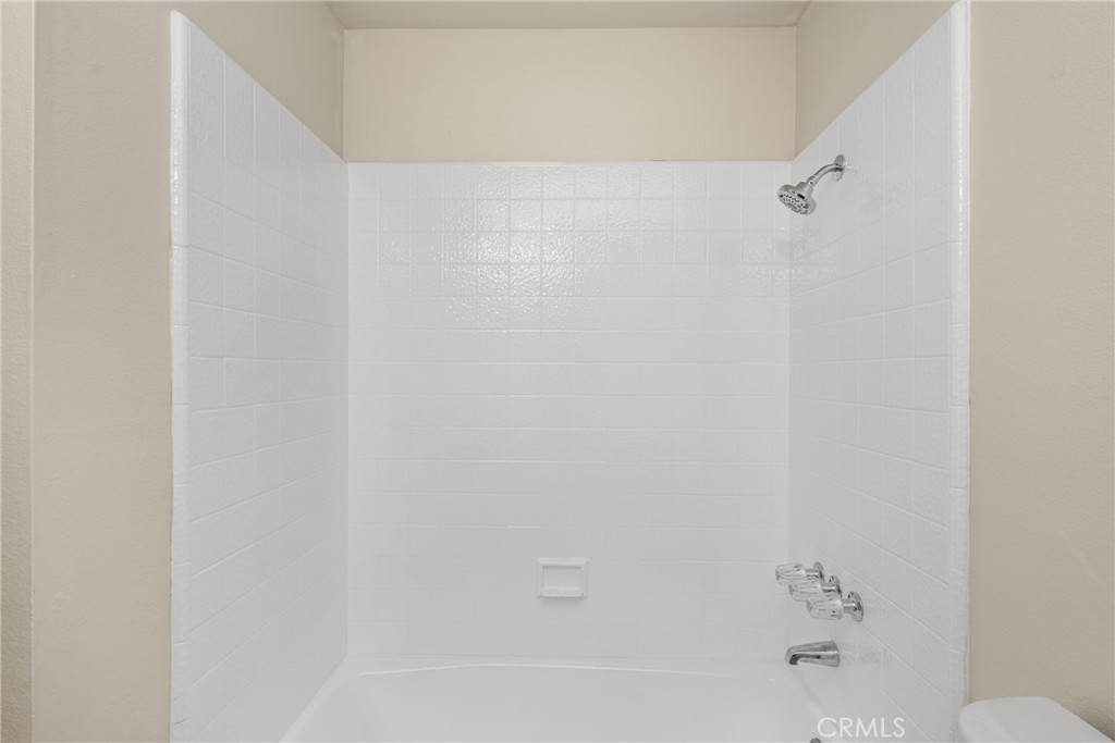 https://media.crmls.org/medias/1973ef01-e42d-4f96-88b9-27912e383117.jpg?preset=X-Large
