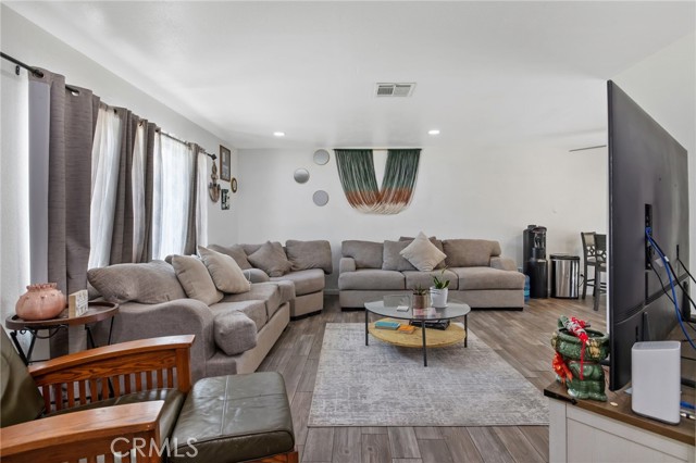 Detail Gallery Image 9 of 33 For 1911 W Vine St, Visalia,  CA 93277 - 3 Beds | 2 Baths