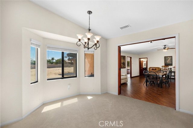 11915 Redwood Avenue, Hesperia CA: https://media.crmls.org/medias/197673d0-e9e8-445a-81c0-ce04bce32440.jpg