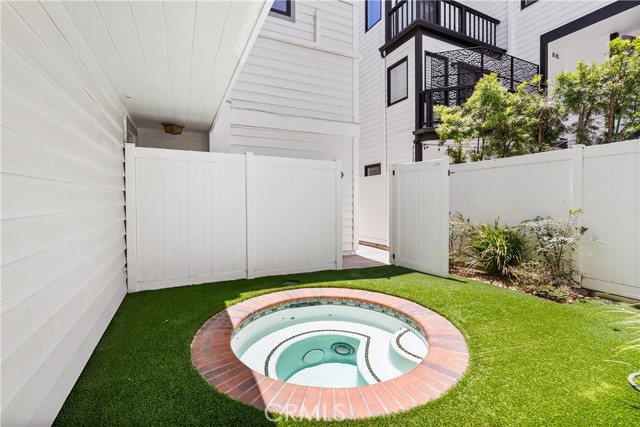 Detail Gallery Image 25 of 37 For 1817 W Bay Ave a,  Newport Beach,  CA 92663 - 2 Beds | 2/1 Baths