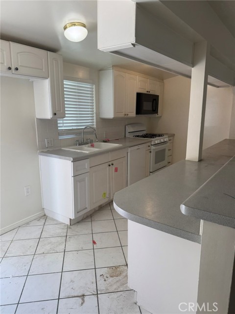 25601 Crenshaw Boulevard, Torrance CA: https://media.crmls.org/medias/1977d06d-f996-48d7-ac27-c6df082727e4.jpg