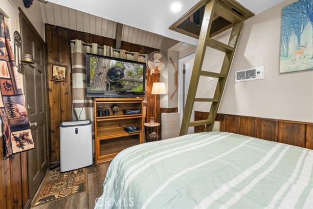 1277 Lovers Lane, Rimforest CA: https://media.crmls.org/medias/1977ebd7-fbe7-4148-bfa5-248a74461449.jpg