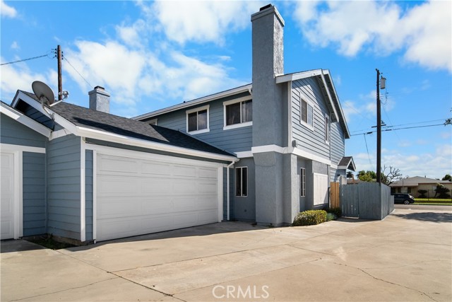 Detail Gallery Image 3 of 18 For 6927 Lanto, Commerce,  CA 90040 - 3 Beds | 3 Baths