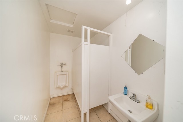 711 W C, Colton CA: https://media.crmls.org/medias/197807f6-0ef2-4b19-87b5-d88414684b62.jpg