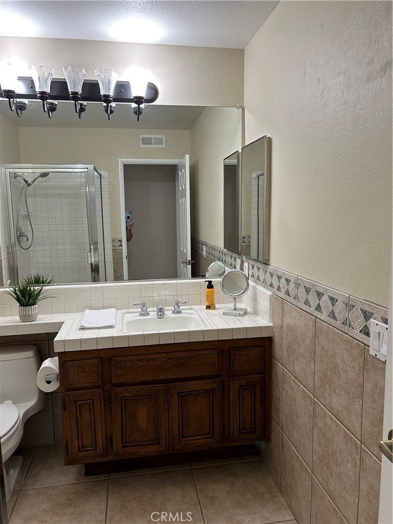 https://media.crmls.org/medias/19785b72-379c-4270-9065-572b5dbe66a4.jpg?preset=X-Large