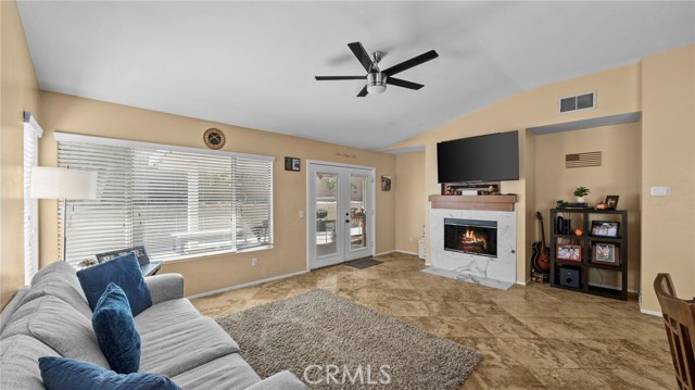 Detail Gallery Image 6 of 30 For 1204 Salem Dr, Corona,  CA 92881 - 3 Beds | 2 Baths