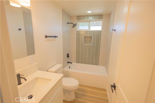 2122 W 10th Street, Santa Ana CA: https://media.crmls.org/medias/197982d1-dc8d-4526-8ce5-fa99a365feea.jpg