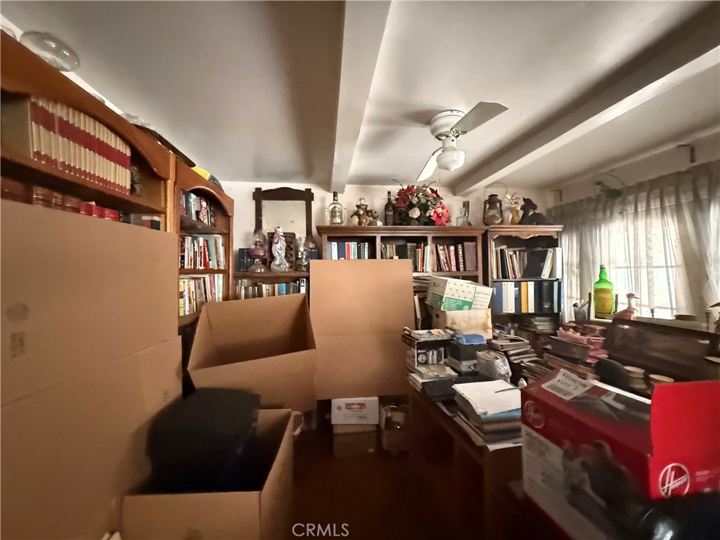 https://media.crmls.org/medias/1979d27d-3961-4c1d-b322-77bc43815d98.jpg?preset=X-Large