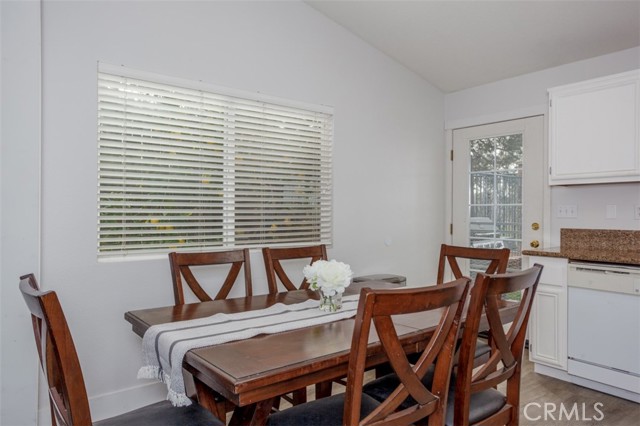 33183 Eagle Point Drive, Yucaipa CA: https://media.crmls.org/medias/197a7cac-6f06-4d5f-8e5e-46eaddd560a2.jpg
