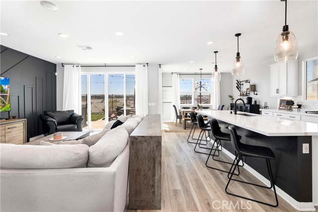 39463 Dayspring Way, Temecula CA: https://media.crmls.org/medias/197b7a5e-3f6f-4b64-849b-d79ff062a1bd.jpg