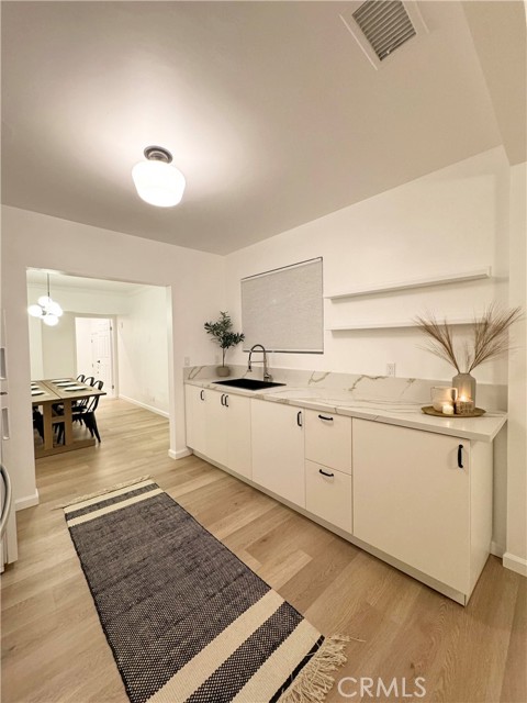 813 W Beach Avenue, Inglewood CA: https://media.crmls.org/medias/197ba7c0-6d94-4a0b-875e-088d60e001f4.jpg