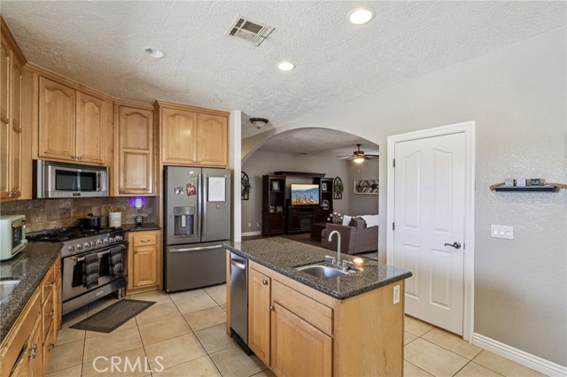 8294 Aster Road, Oak Hills CA: https://media.crmls.org/medias/197beaa8-601a-4a43-9727-8d6a731efca0.jpg