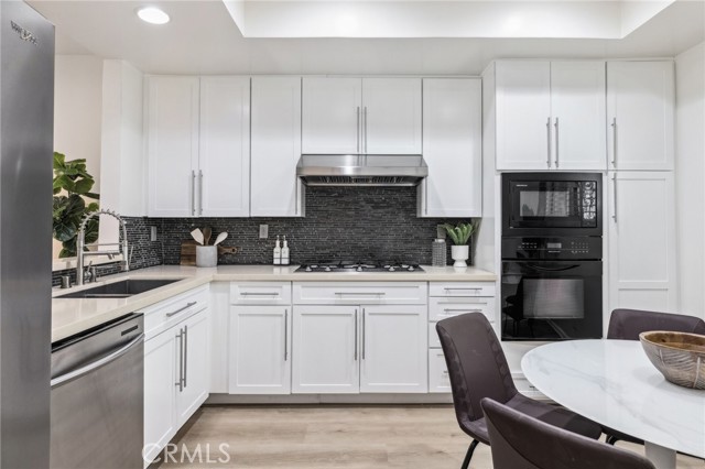 Detail Gallery Image 11 of 36 For 450 San Vicente Bld #203,  Santa Monica,  CA 90402 - 2 Beds | 2 Baths