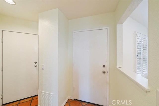Detail Gallery Image 7 of 33 For 1101 Portofino Ct #103,  Corona,  CA 92881 - 3 Beds | 2/1 Baths