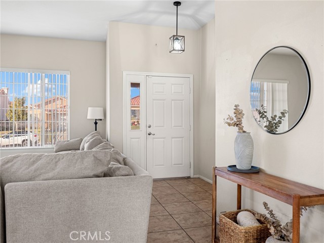 Detail Gallery Image 7 of 32 For 17557 Caprice, Victorville,  CA 92395 - 3 Beds | 2 Baths