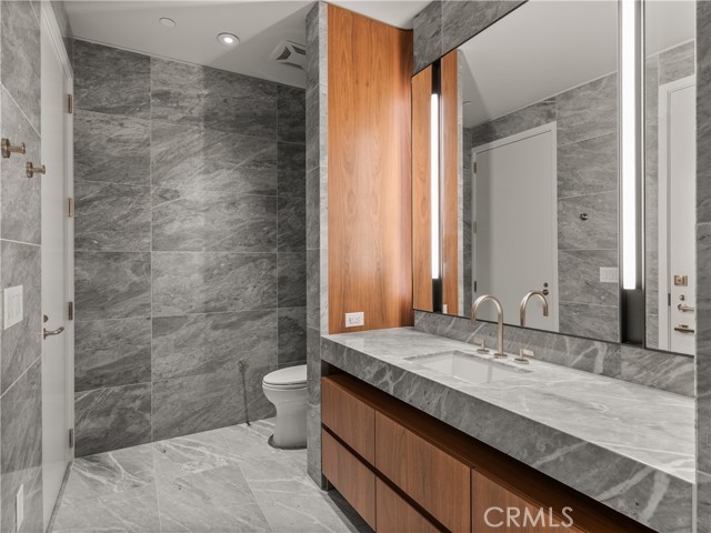 211 W Elm Court, Los Angeles CA: https://media.crmls.org/medias/197d95f1-5573-45ef-a10d-299dc3fb466b.jpg