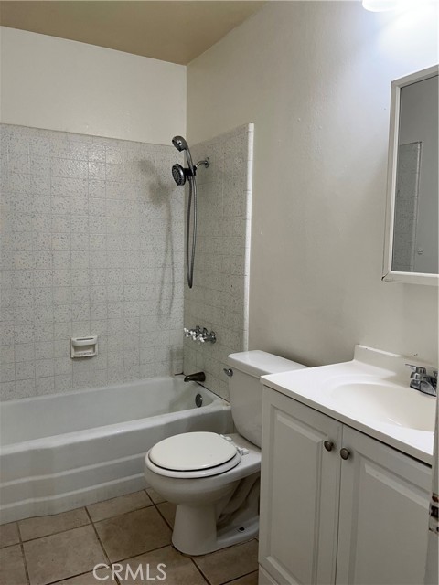 255 W Grace Street, Barstow CA: https://media.crmls.org/medias/197ec456-b7f0-4d91-b482-a19f310eb57f.jpg